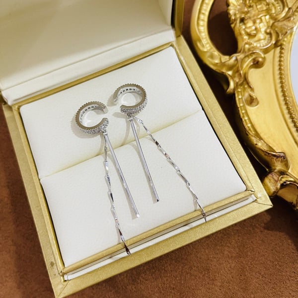 Cube molecular tassel long ear clip(1 PAIR)