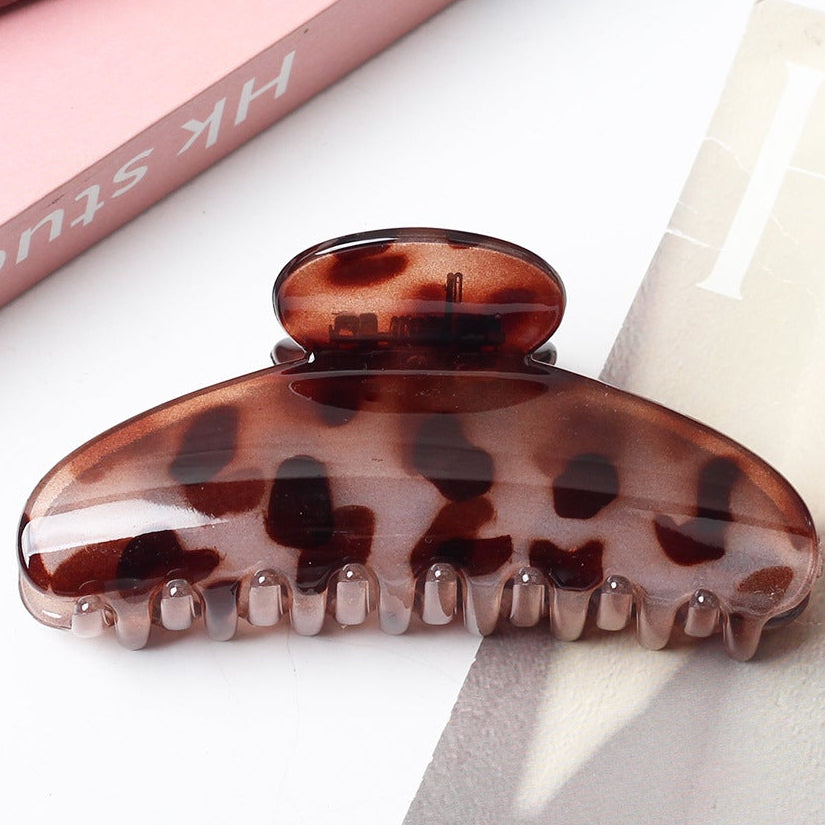 🎀Sophisticated glossy semi-circular hair clip