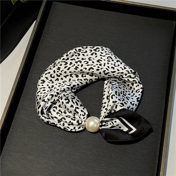 🔥HOT SALE🔥🧣 Effortless Glamour: Pop-On Pearl Necklace Scarf ✨